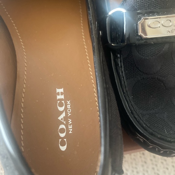 Coach Signature C design flat loafers. - Picture 2 of 6